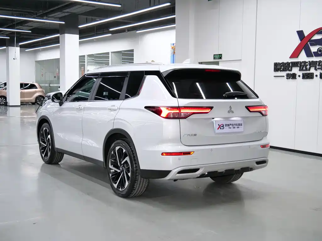 Mitsubishi Mitsubishi Outlander 2023 1.5T CVT AWD Zunya Edition 7-seat 2023 - thumbnail 7