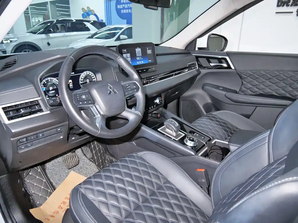 Mitsubishi Mitsubishi Outlander 2023 1.5T CVT AWD Zunya Edition 7-seat 2023 - thumbnail 11