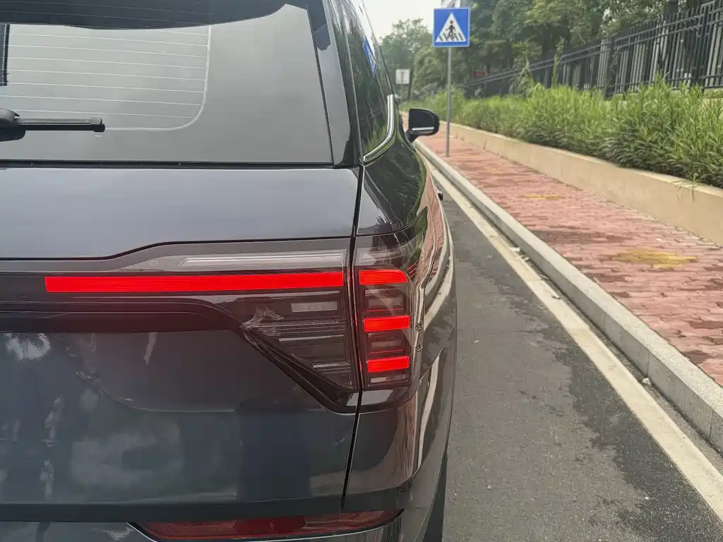 Ford Ford Edge L 2023 2.0T EcoBoost HEV FWD 7-Seater Luxury Edition 2024 - thumbnail 9