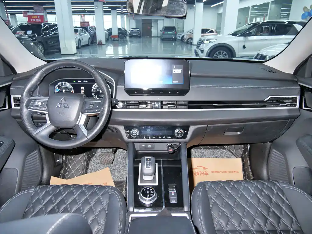 Mitsubishi Mitsubishi Outlander 2023 1.5T CVT AWD Zunya Edition 7-seat 2023 - thumbnail 14