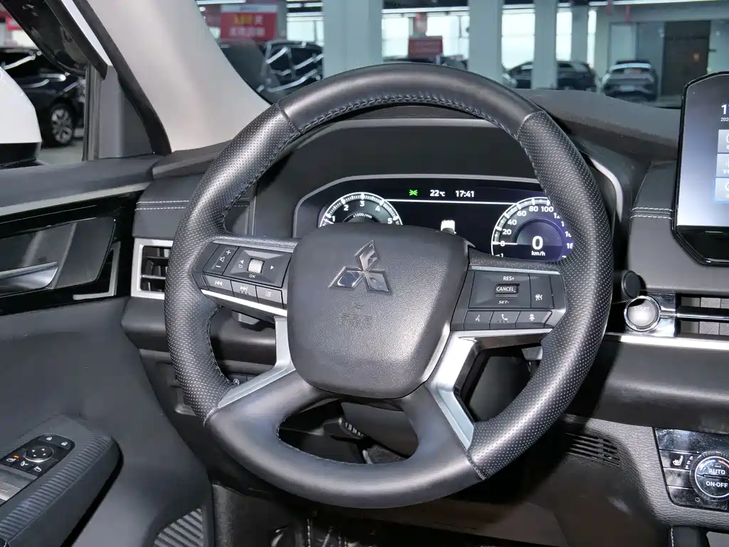 Mitsubishi Mitsubishi Outlander 2023 1.5T CVT AWD Zunya Edition 7-seat 2023 - thumbnail 16