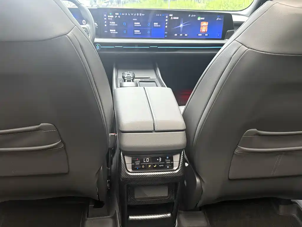 Ford Ford Edge L 2023 2.0T EcoBoost HEV FWD 7-Seater Luxury Edition 2024 - thumbnail 16