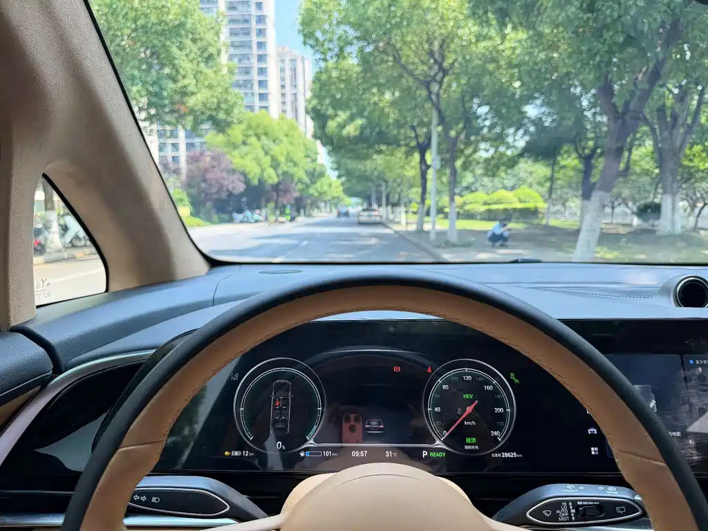 Voyah Voyah Dreamer 2024 PHEV Ultra Long Range Flagship Edition 2024 - thumbnail 8