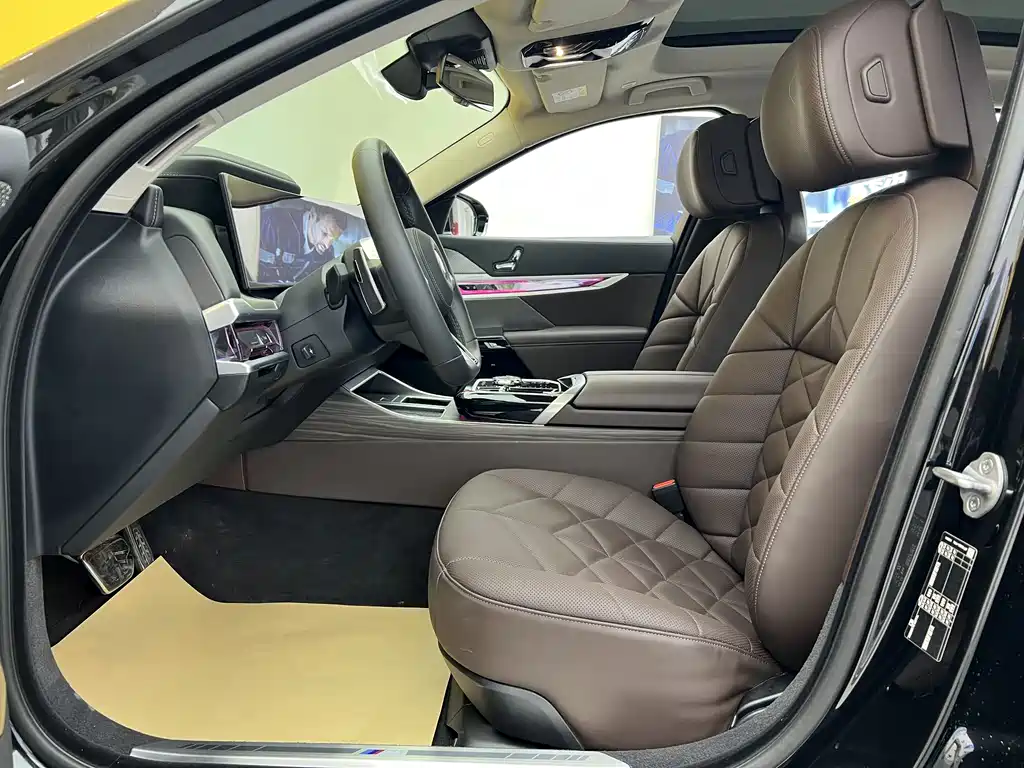 BMW BMW 7 Series 2023 735Li M Sport Package 2025 - thumbnail 8