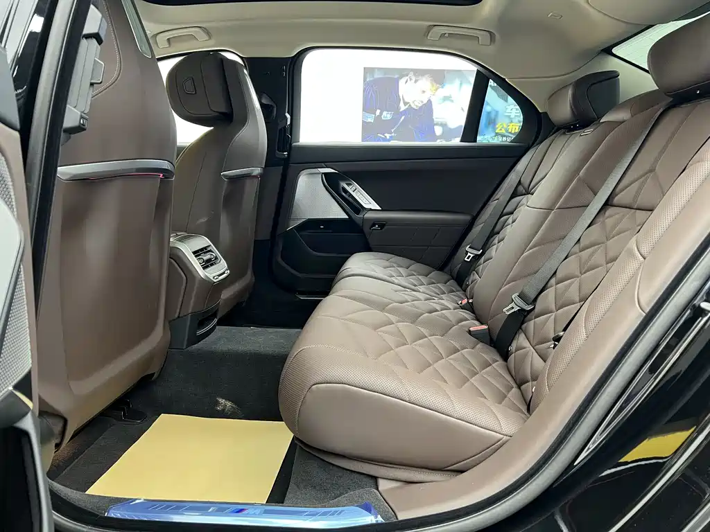 BMW BMW 7 Series 2023 735Li M Sport Package 2025 - thumbnail 13
