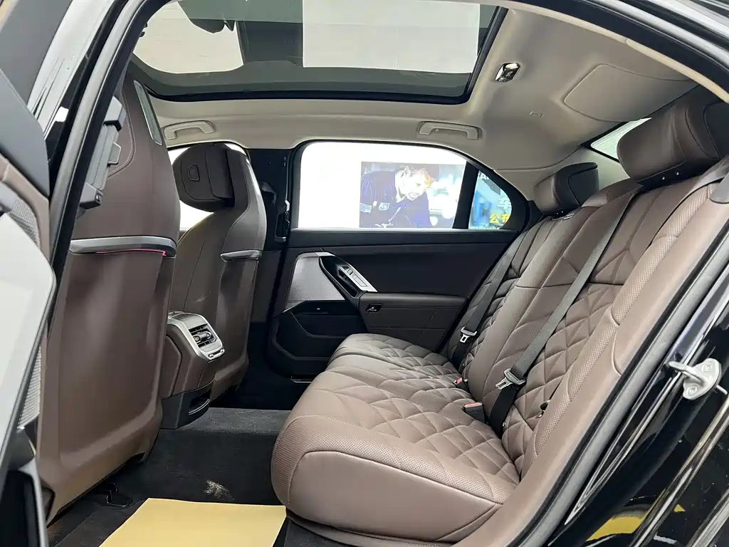 BMW BMW 7 Series 2023 735Li M Sport Package 2025 - thumbnail 14