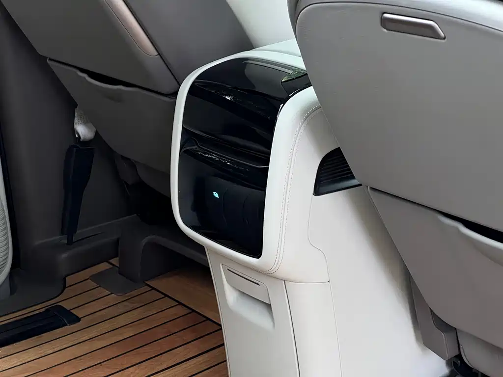 Denza Denza D9 2022 DM-i 970 AWD Flagship Edition 2024 - thumbnail 25