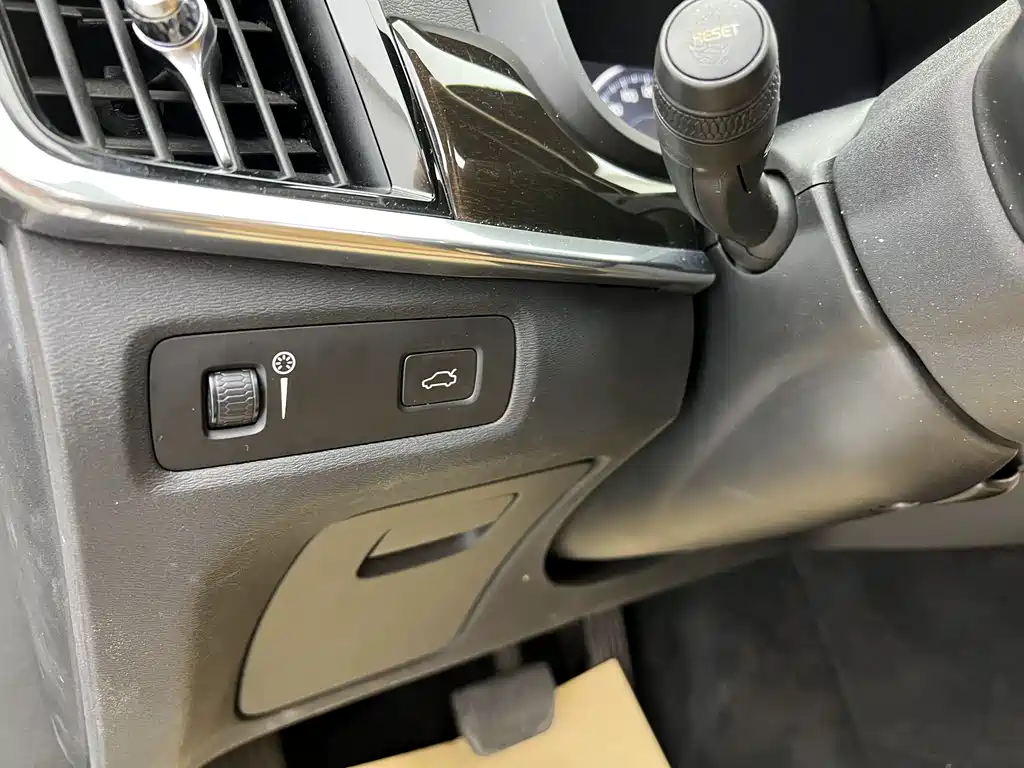 Volvo Volvo S90 2018 T4 Zhiyuan Edition 2018 - thumbnail 4