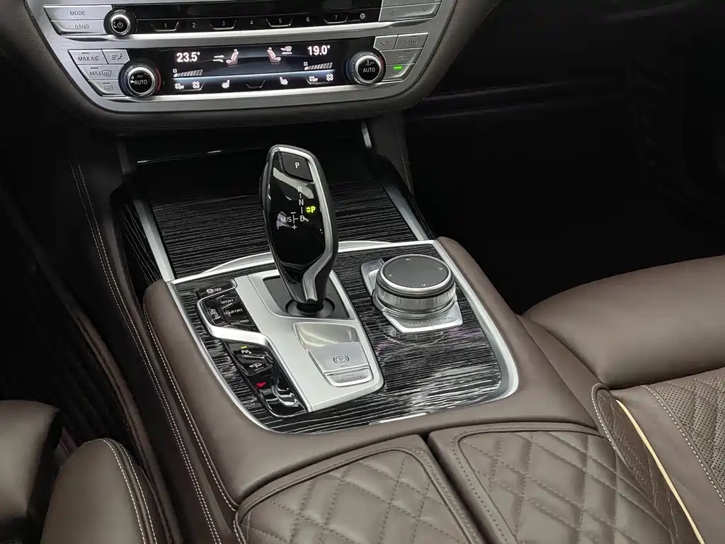 BMW BMW 7 Series 2021 740Li Leading Model M Sport Package 2022 - thumbnail 18