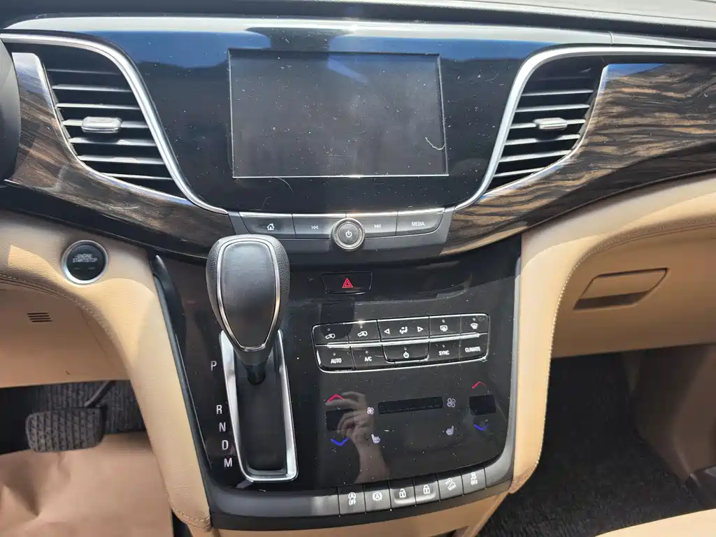 Buick Buick GL8 2017 ES 28T Luxury Model 2017 - thumbnail 4