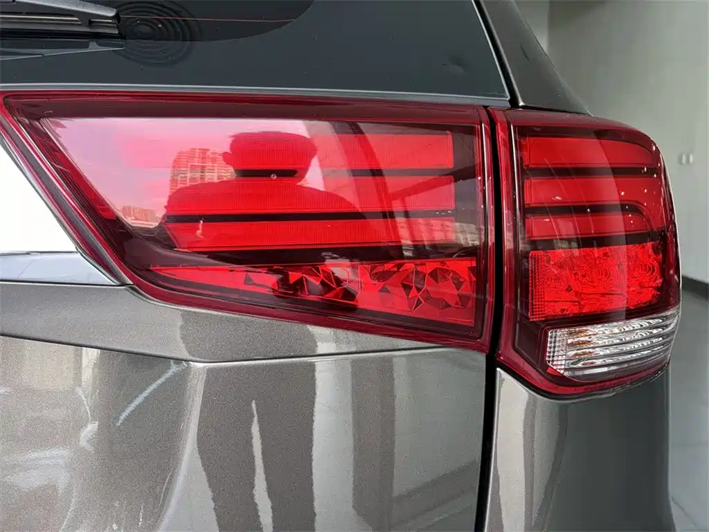 Mitsubishi Mitsubishi Outlander 2016 2.4L AWD Luxury Edition 7-Seater 2017 - thumbnail 15