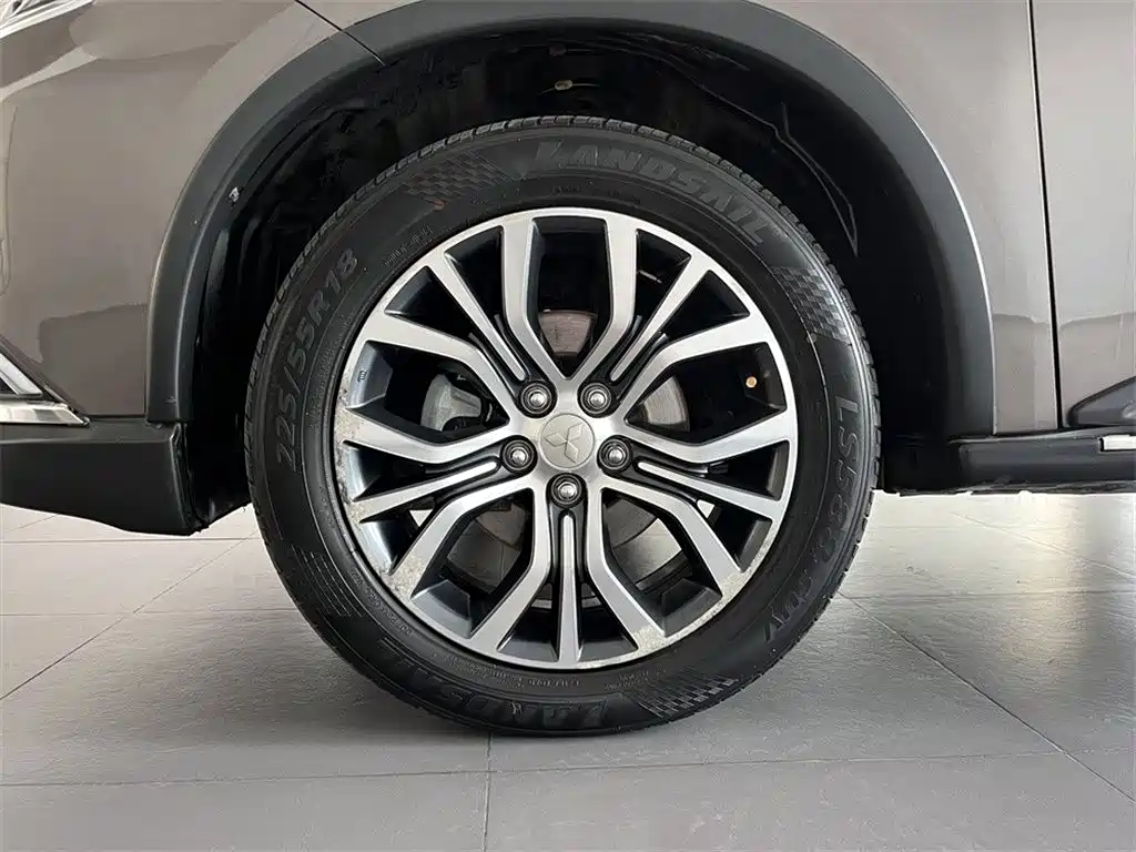 Mitsubishi Mitsubishi Outlander 2016 2.4L AWD Luxury Edition 7-Seater 2017 - thumbnail 16