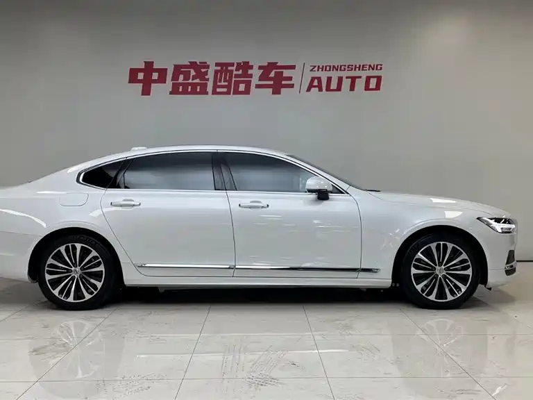 Volvo Volvo S90 2023 B5 Momentum Luxury Edition 2023 - thumbnail 4