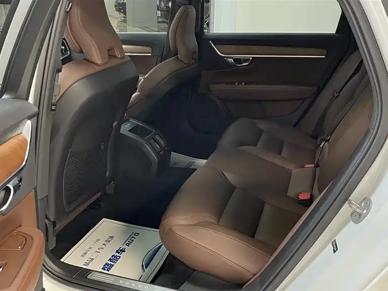 Volvo Volvo S90 2023 B5 Momentum Luxury Edition 2023 - thumbnail 14