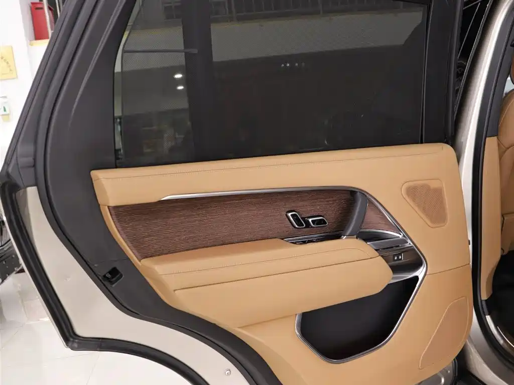 Land Rover Range Rover 2025 3.0 L6 400PS Autobiography LWB 2025 - thumbnail 23