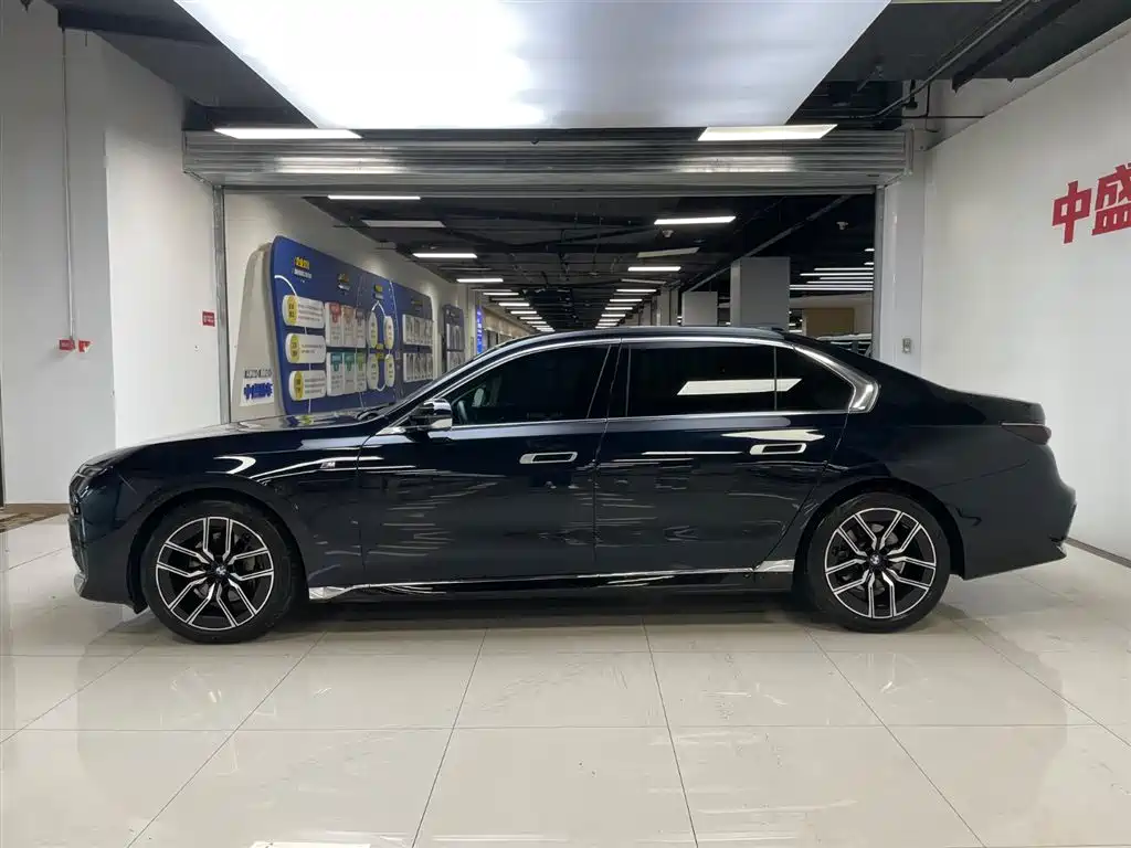 BMW BMW 7 Series 2023 735Li M Sport Package 2024 - thumbnail 3