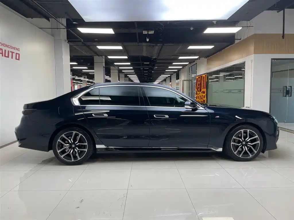 BMW BMW 7 Series 2023 735Li M Sport Package 2024 - thumbnail 4