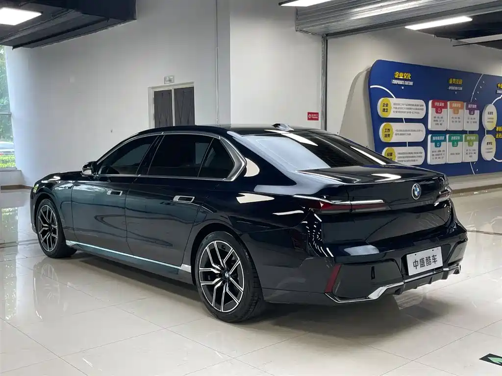 BMW BMW 7 Series 2023 735Li M Sport Package 2024 - thumbnail 5