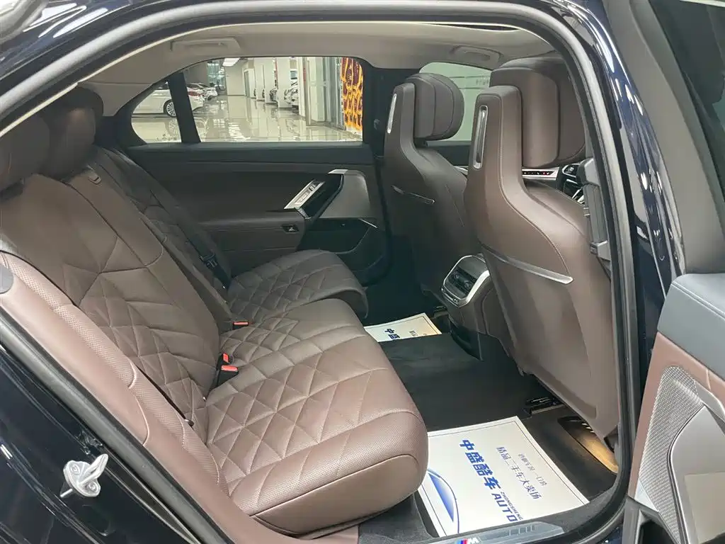 BMW BMW 7 Series 2023 735Li M Sport Package 2024 - thumbnail 17