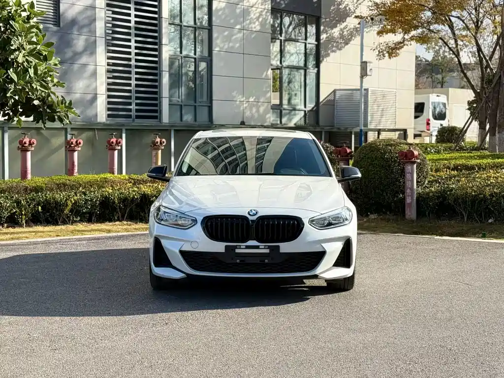 BMW BMW 1 Series 2022 120i M Sport Edition 2021 - thumbnail 2