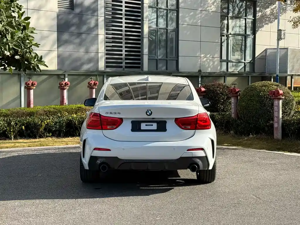 BMW BMW 1 Series 2022 120i M Sport Edition 2021 - thumbnail 4
