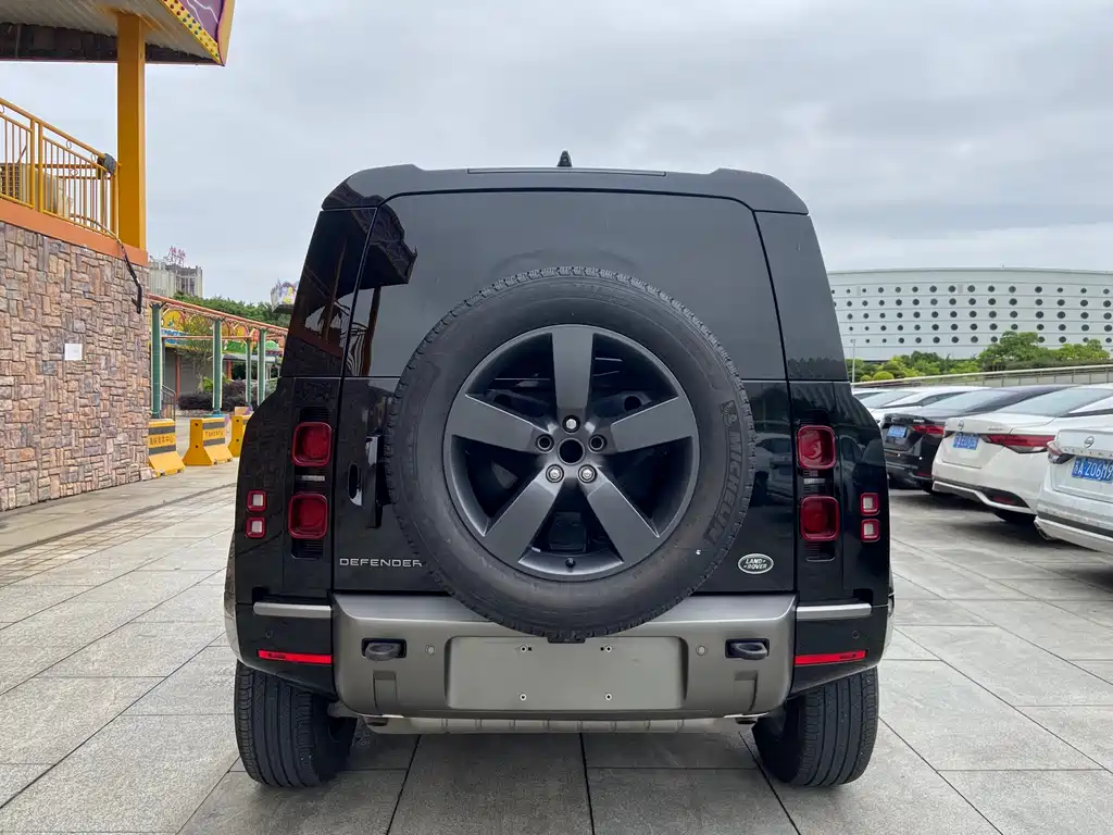 Land Rover Land Rover Defender 90 2.0T P300 X-DYNAMIC HSE 2023 - thumbnail 4