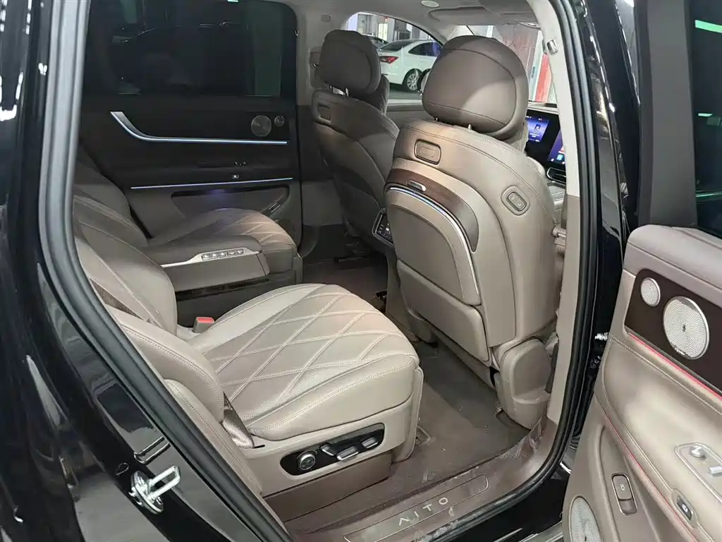 AITO AITO M9 2025 EREV Ultra 52kWh 6-Seater with 192-Line LiDAR 2025 - thumbnail 6