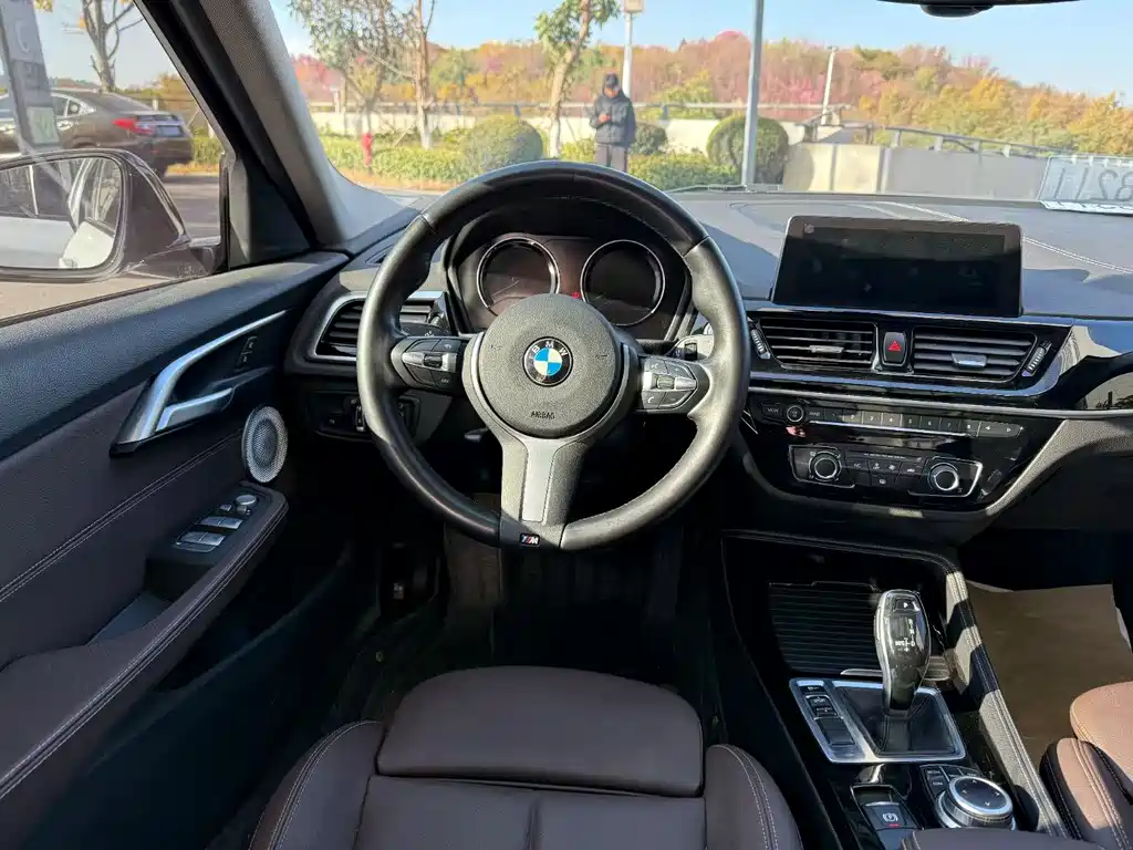 BMW BMW 1 Series 2022 120i M Sport Edition 2021 - thumbnail 8