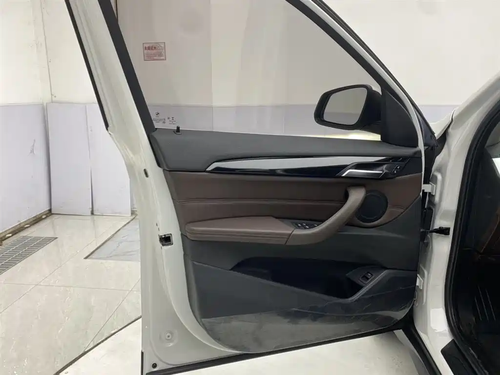BMW BMW X1 2020 sDrive25Li Leading Edition 2020 - thumbnail 18