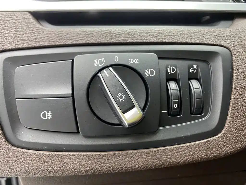 BMW BMW X1 2020 sDrive25Li Leading Edition 2020 - thumbnail 24
