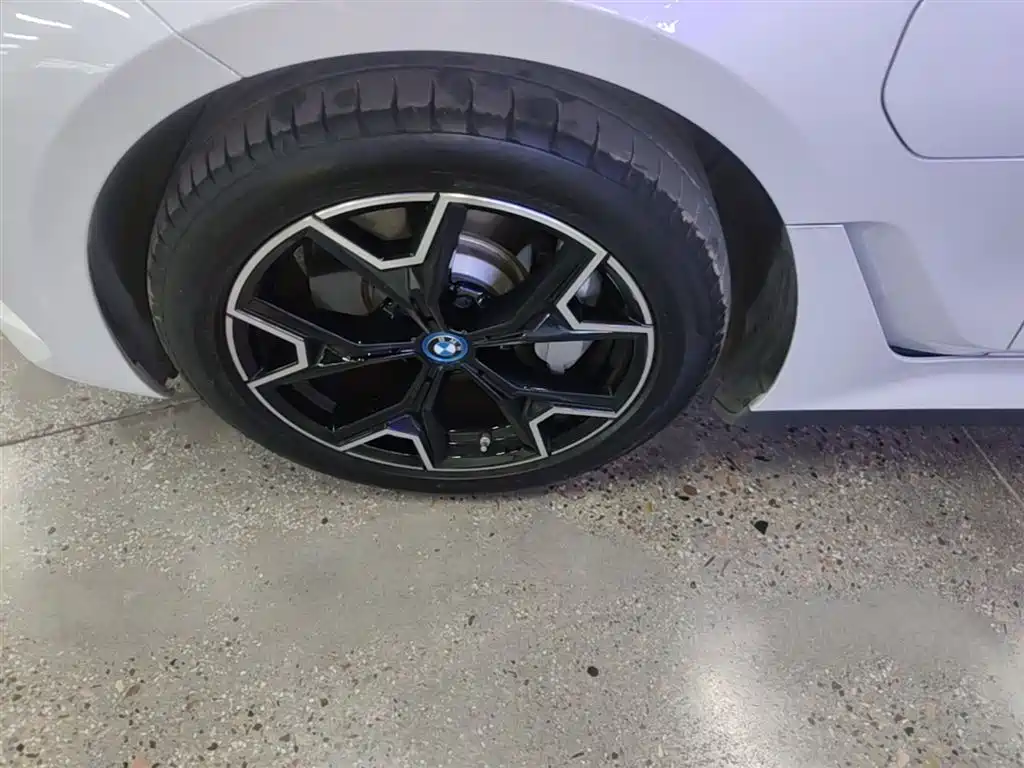 BMW BMW i3 eDrive 40 L Night Edition 2024 - thumbnail 23