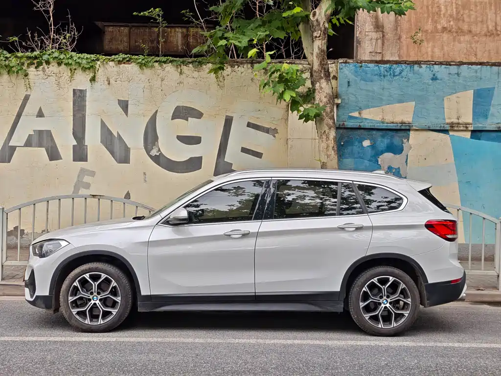 BMW BMW X1 2022 sDrive25Li Leading Edition 2022 - thumbnail 3