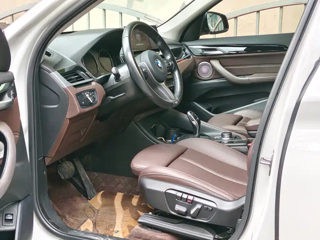 BMW BMW X1 2022 sDrive25Li Leading Edition 2022 - thumbnail 6