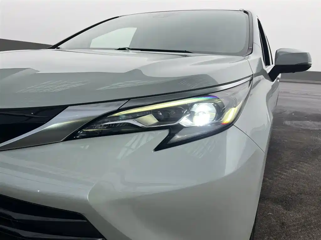 Toyota Sienna 2021 2.5L Hybrid Luxury Edition 2022 - thumbnail 6