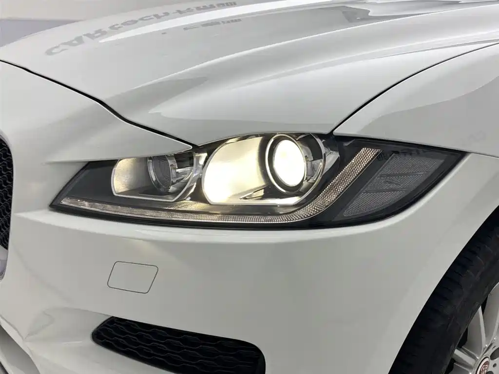 Jaguar Jaguar F-PACE 2018 2.0T AWD Urban Prestige Edition 2017 - thumbnail 9