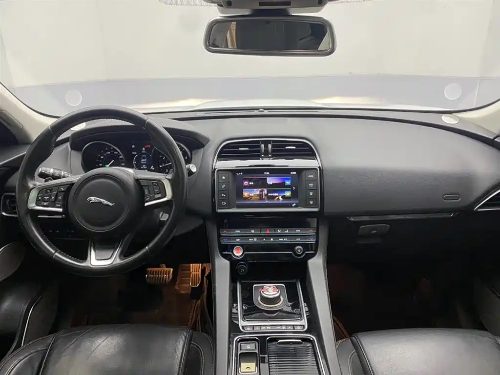 Jaguar Jaguar F-PACE 2018 2.0T AWD Urban Prestige Edition 2017 - thumbnail 13