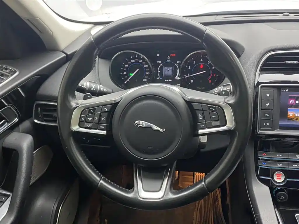 Jaguar Jaguar F-PACE 2018 2.0T AWD Urban Prestige Edition 2017 - thumbnail 14