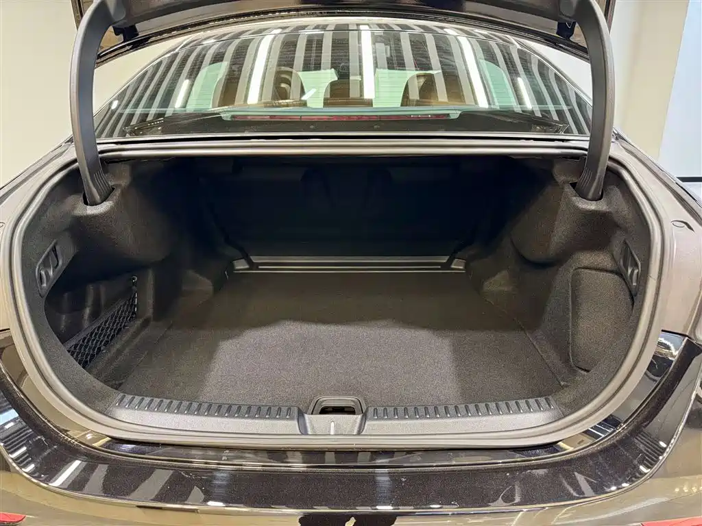 Mercedes-Benz Mercedes-Benz E-Class 2025 Facelift E 300 L Fashion 2026 - thumbnail 11