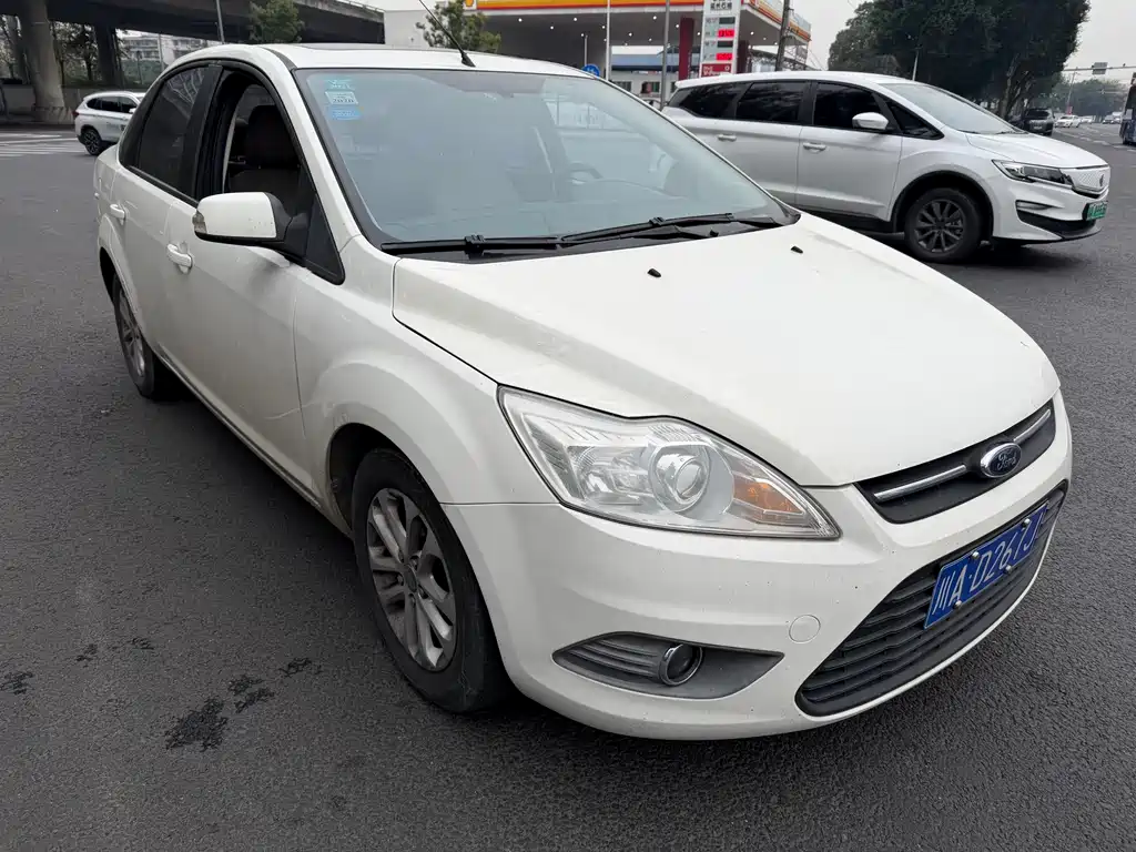 Ford Ford Focus 2013 Classic Sedan 1.8L Automatic Million Edition 2014 - thumbnail 3