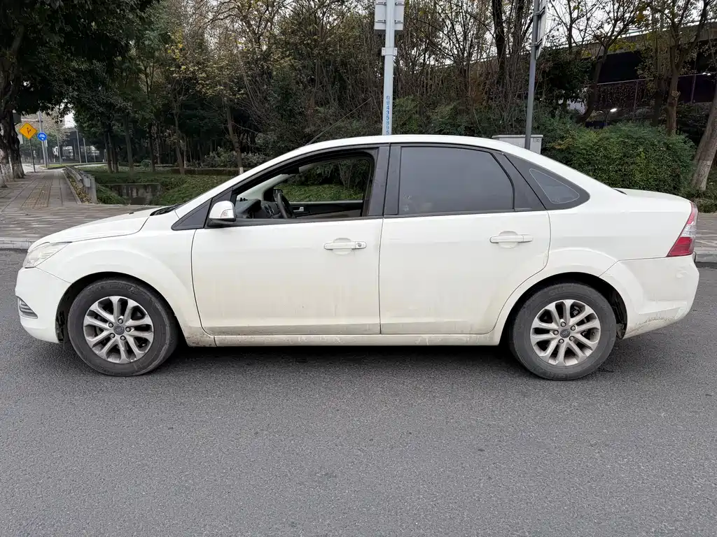 Ford Ford Focus 2013 Classic Sedan 1.8L Automatic Million Edition 2014 - thumbnail 4