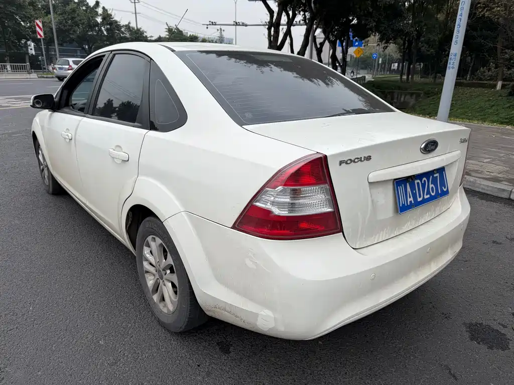 Ford Ford Focus 2013 Classic Sedan 1.8L Automatic Million Edition 2014 - thumbnail 5