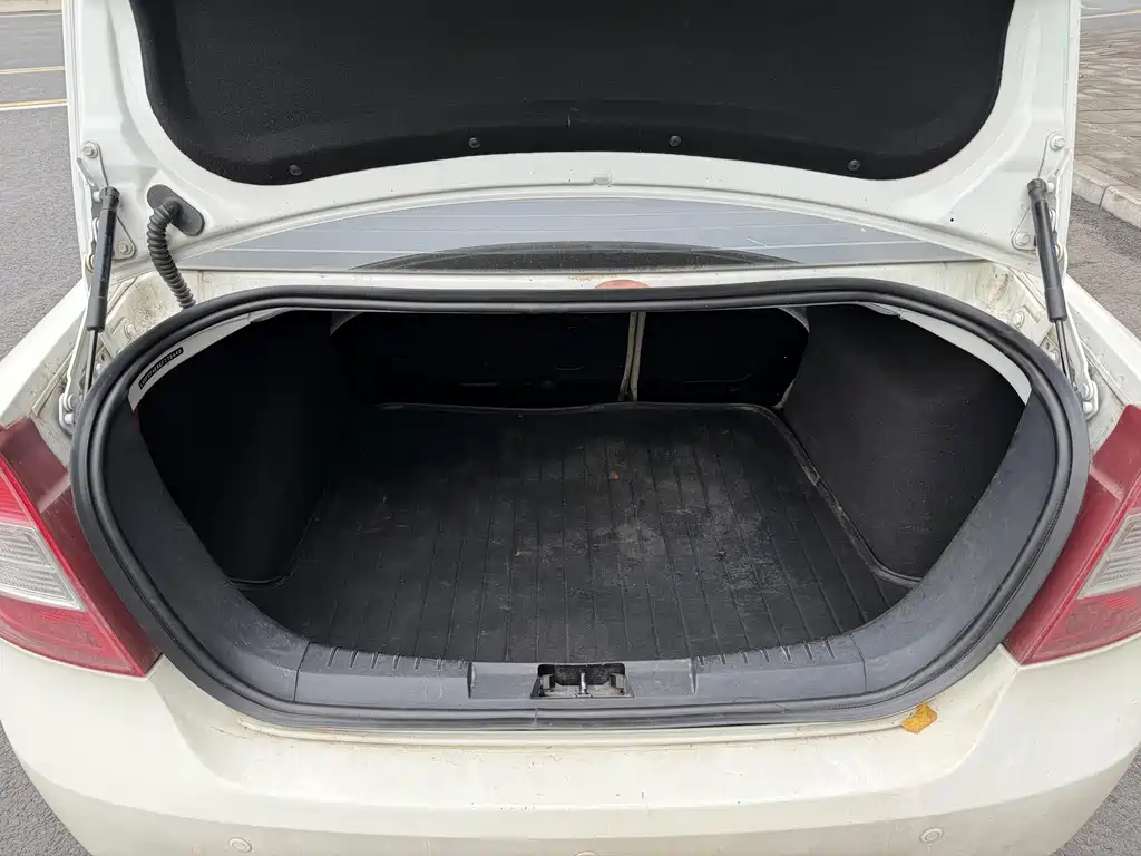 Ford Ford Focus 2013 Classic Sedan 1.8L Automatic Million Edition 2014 - thumbnail 8