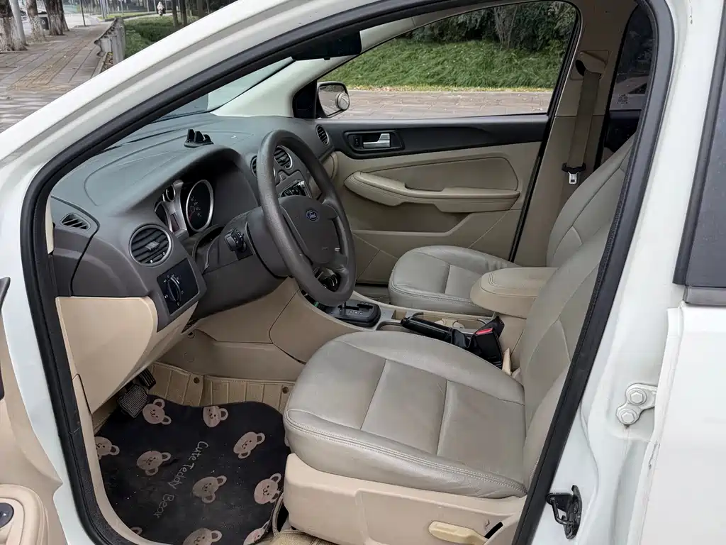 Ford Ford Focus 2013 Classic Sedan 1.8L Automatic Million Edition 2014 - thumbnail 9