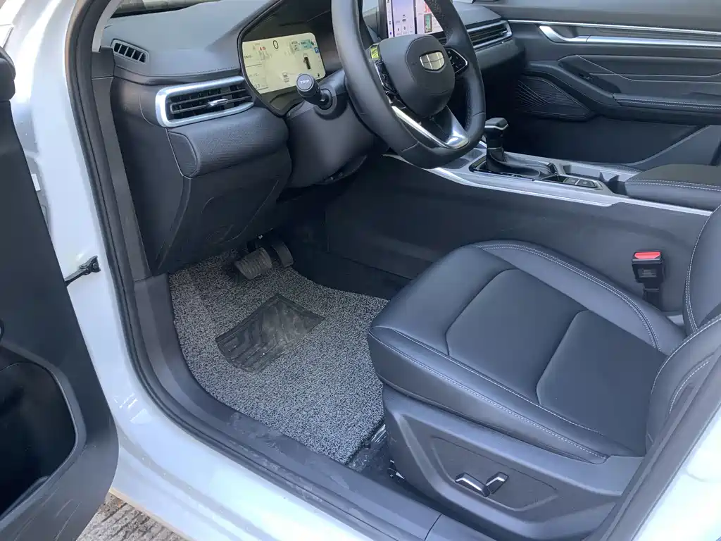Geely Auto Geely Emgrand 2026 4 Million Anniversary Edition 1.5L CVT Beyond 2025 - thumbnail 4