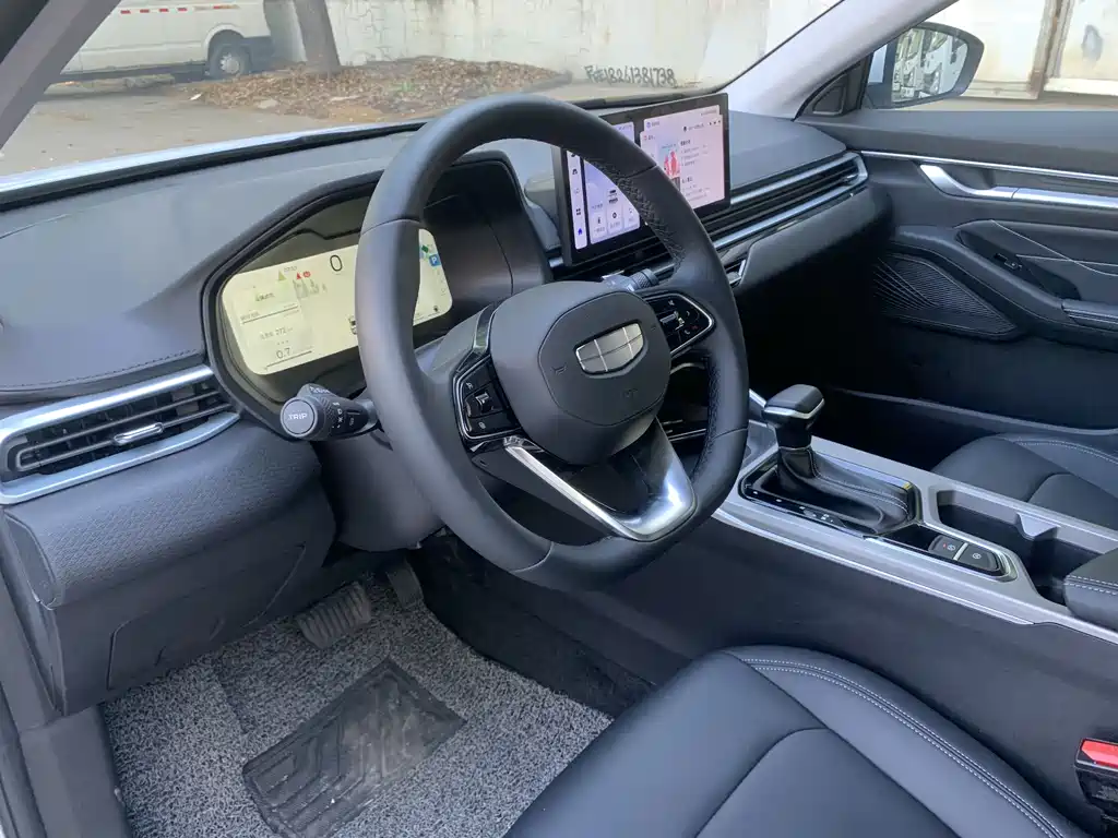 Geely Auto Geely Emgrand 2026 4 Million Anniversary Edition 1.5L CVT Beyond 2025 - thumbnail 5