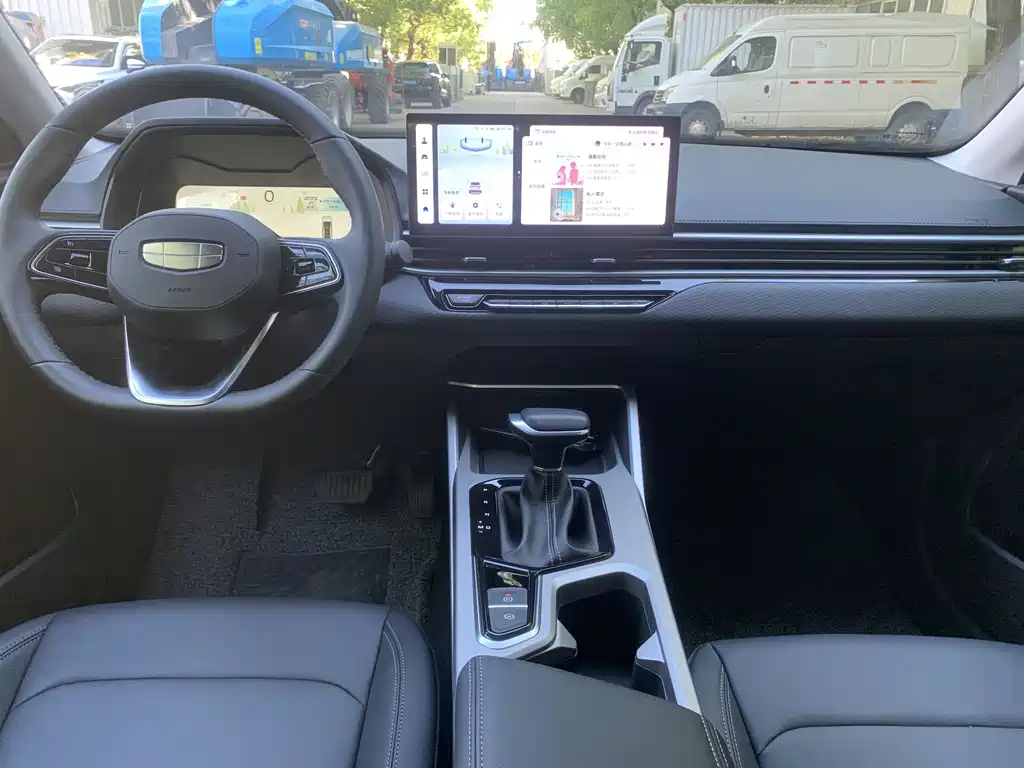 Geely Auto Geely Emgrand 2026 4 Million Anniversary Edition 1.5L CVT Beyond 2025 - thumbnail 6