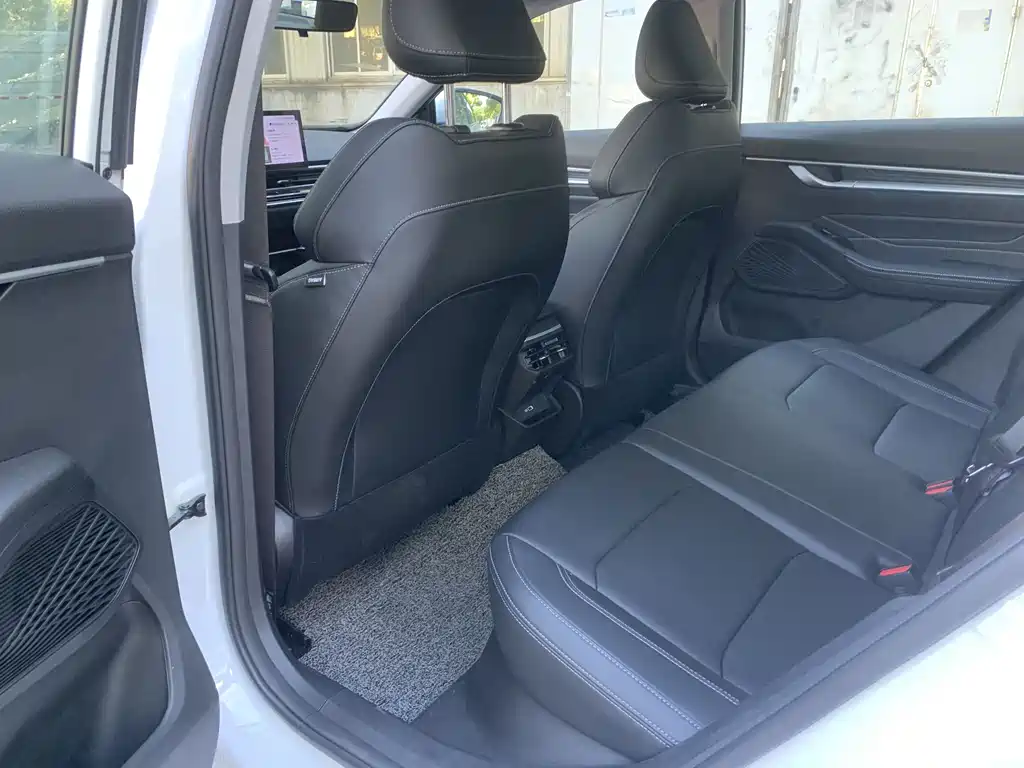 Geely Auto Geely Emgrand 2026 4 Million Anniversary Edition 1.5L CVT Beyond 2025 - thumbnail 7