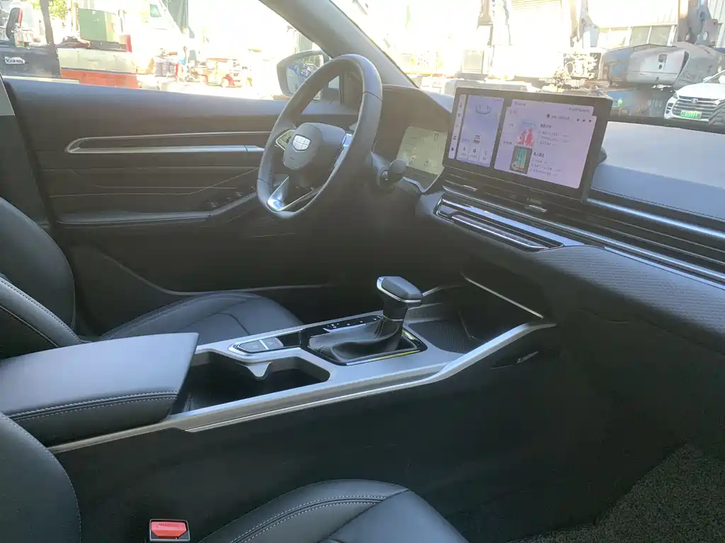 Geely Auto Geely Emgrand 2026 4 Million Anniversary Edition 1.5L CVT Beyond 2025 - thumbnail 9