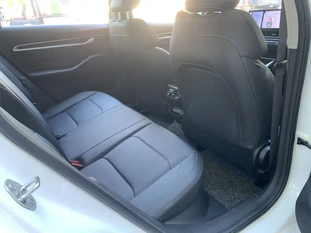 Geely Auto Geely Emgrand 2026 4 Million Anniversary Edition 1.5L CVT Beyond 2025 - thumbnail 10