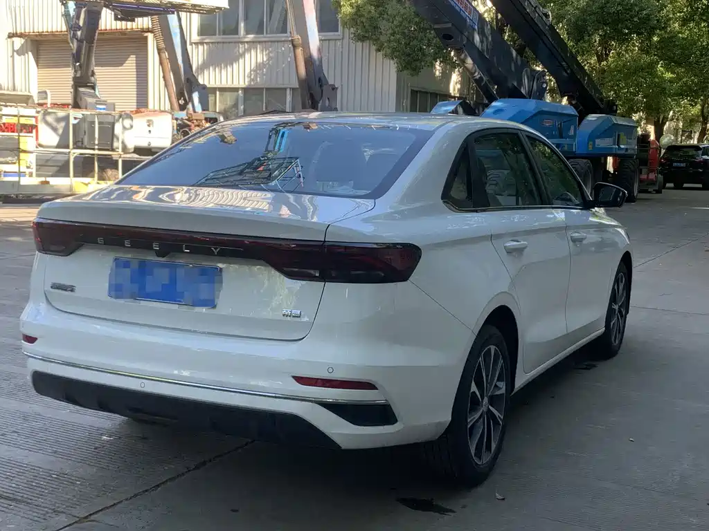 Geely Auto Geely Emgrand 2026 4 Million Anniversary Edition 1.5L CVT Beyond 2025 - thumbnail 11